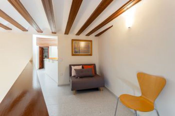 Room 8 of 18