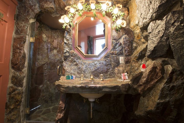 Bathroom sink