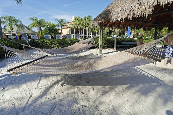 Hotel Exterior 3 of 8