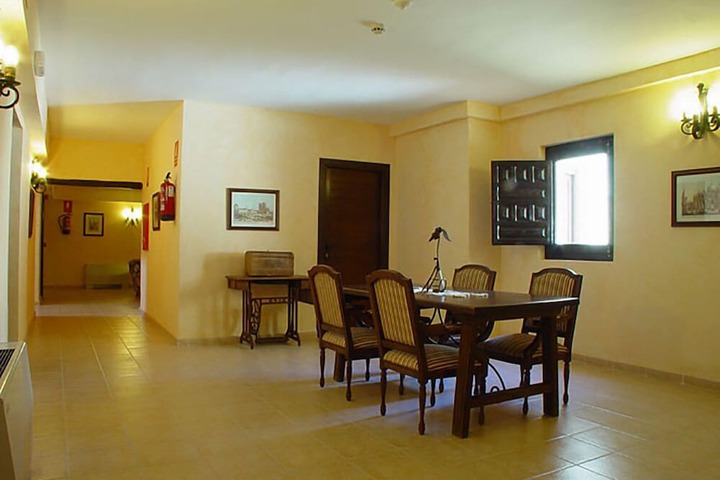 Ballroom/Hall 14 of 16