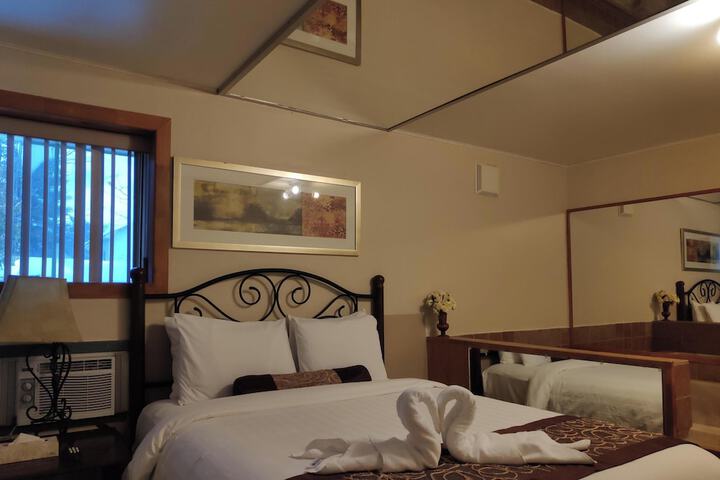 Room 10 of 19