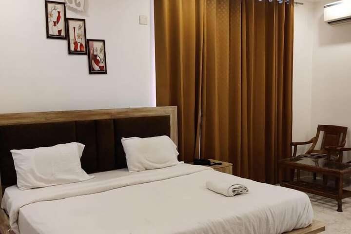 Room 2 of 16