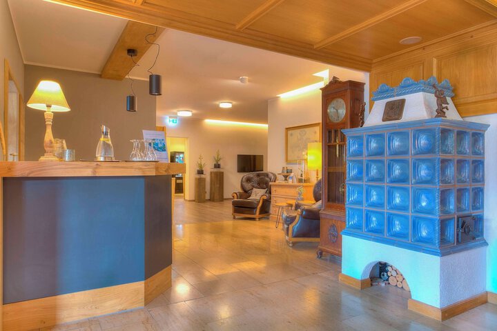 Entrance & Lobby