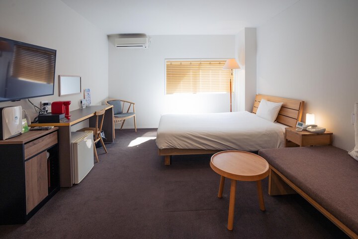 Room 16 of 40