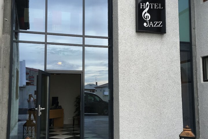 Hotel 64 of 72