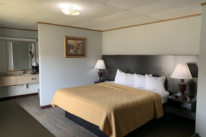Standard King Bed Accessible (4 of 37)