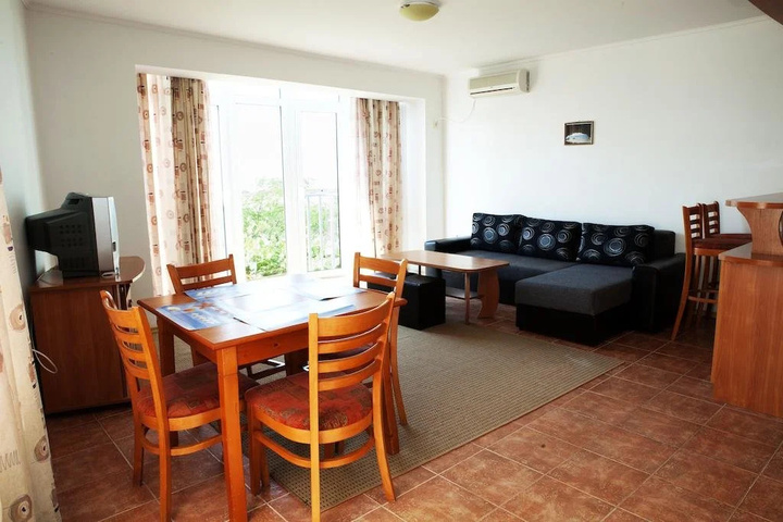 Room 5 of 20