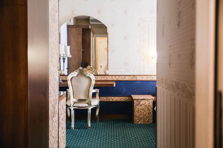 Room 5 of 63