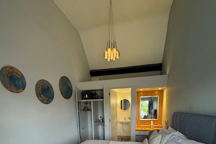 Room 15 of 34