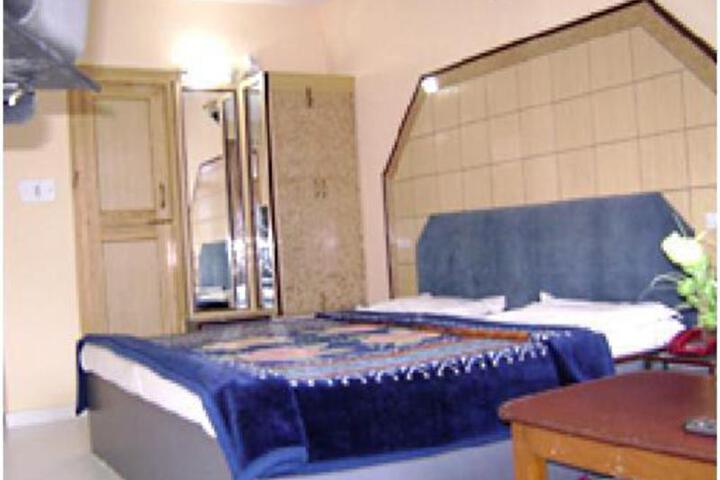 Room 2 of 5