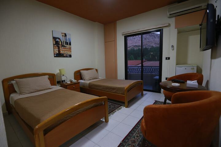 Room 34 of 83