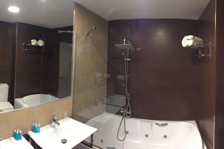 Room 42 of 131