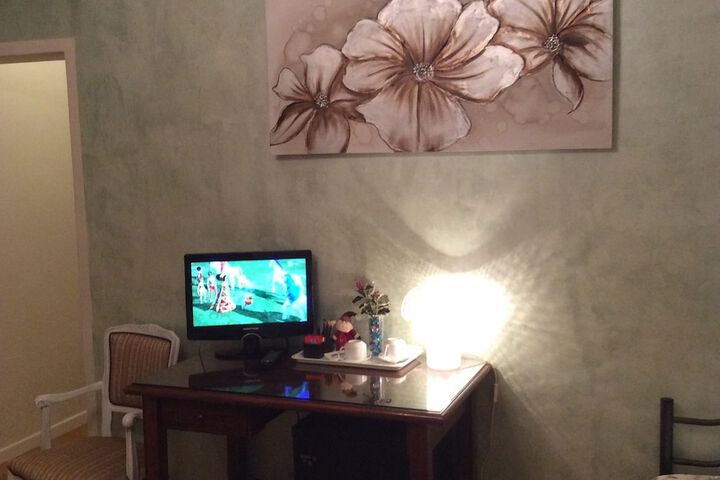 Room 10 of 20