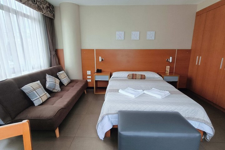 Room 27 of 73