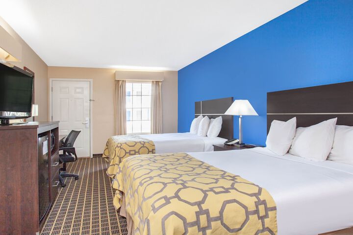2 Double Beds (3 of 9)
