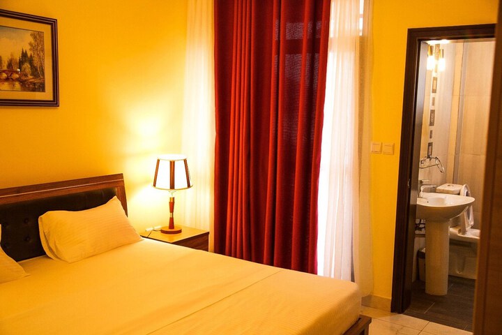 Room 28 of 105