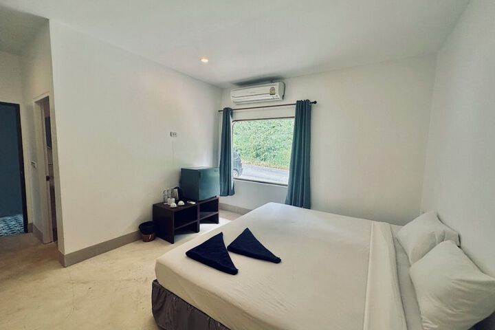Room 3 of 7