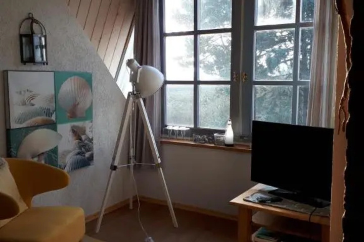 Room 10 of 14