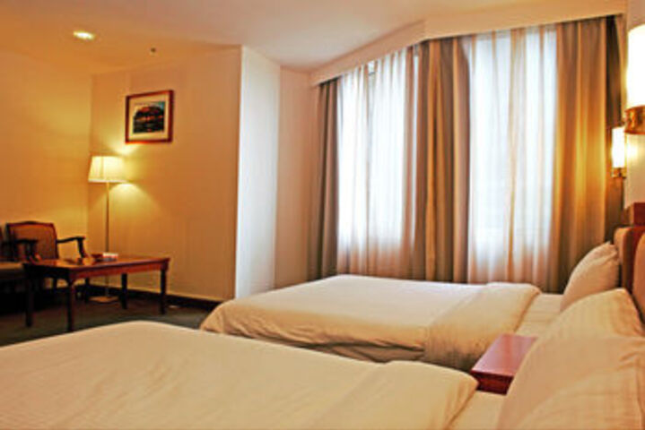 Room 17 of 37