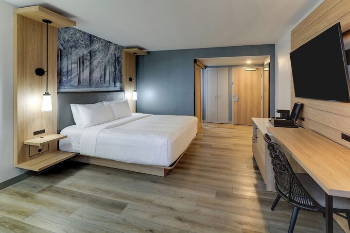 Room 14 of 60