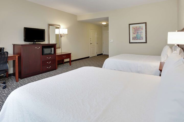 2 Queen Beds (13 of 15)