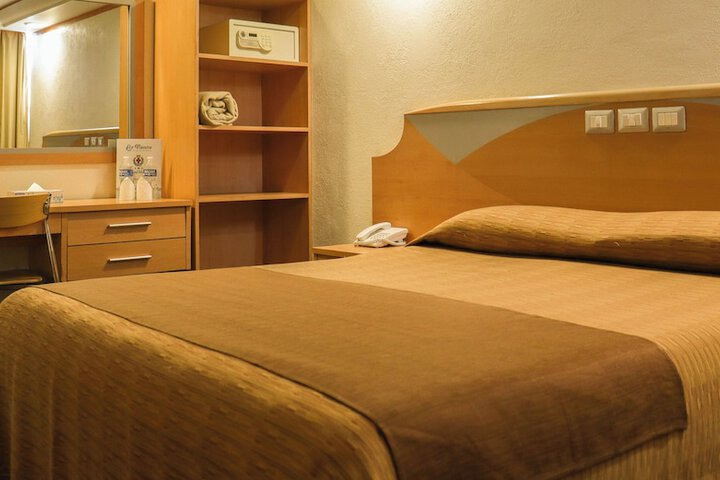 Room 6 of 39