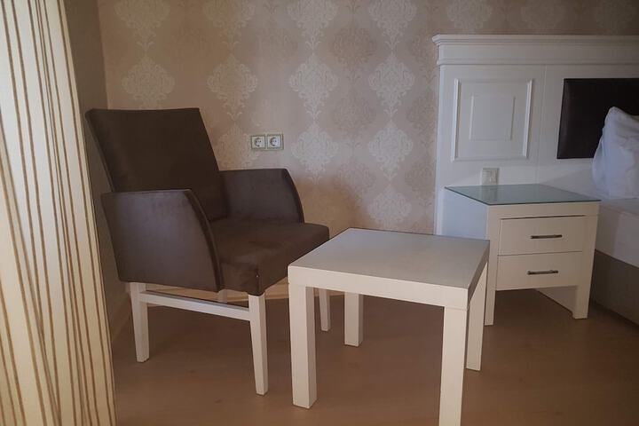 Room 8 of 113
