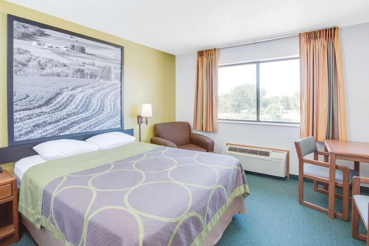 1 Queen Bed Accessible Room (6 of 6)
