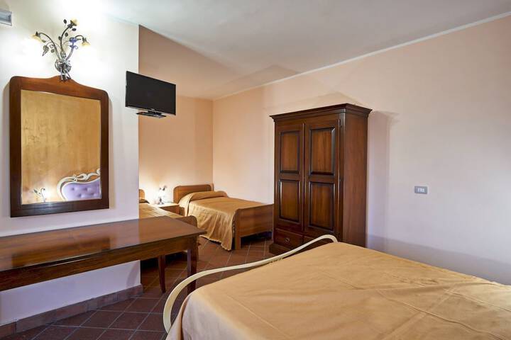 Room 33 of 91