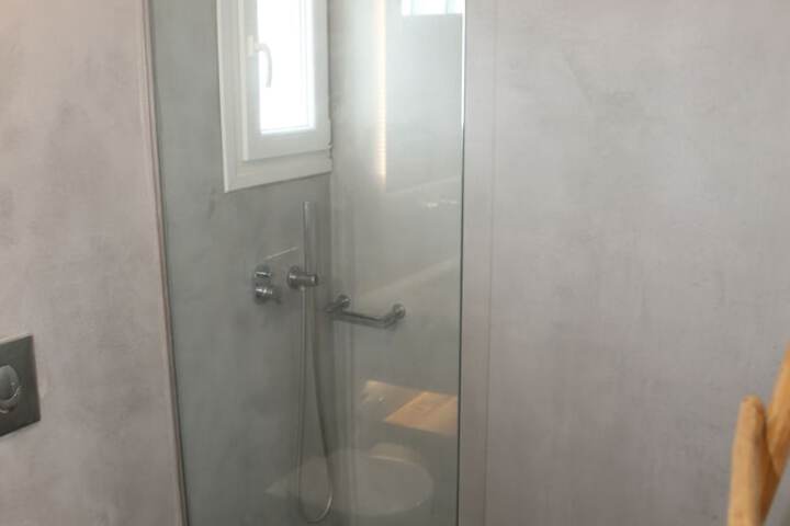 Room 105 of 187