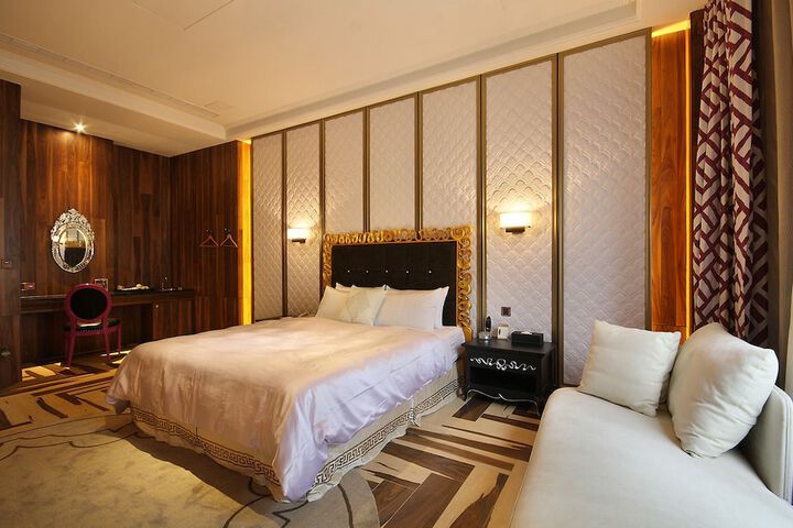 Room 5 of 34