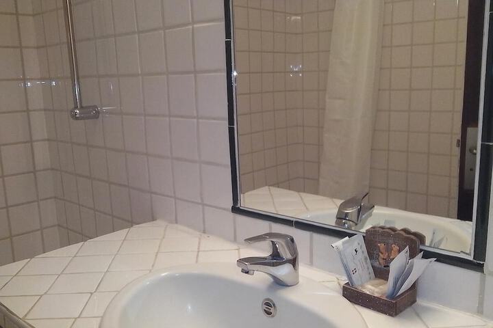 Room 21 of 26