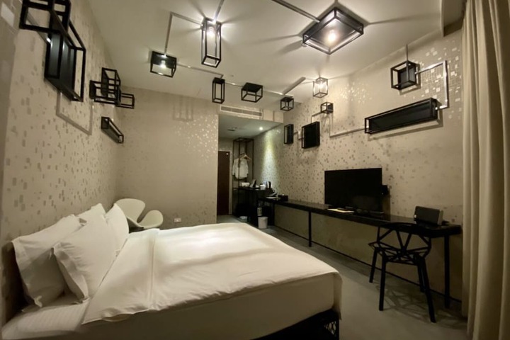 Room 35 of 89