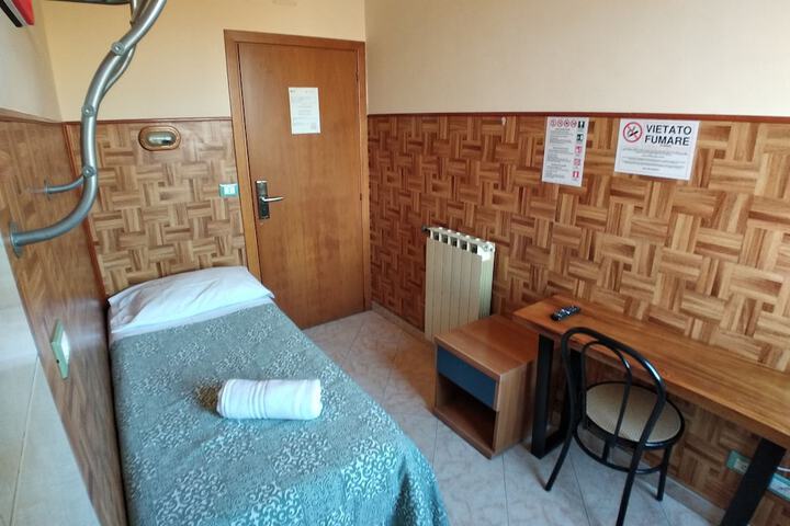 Room 52 of 79