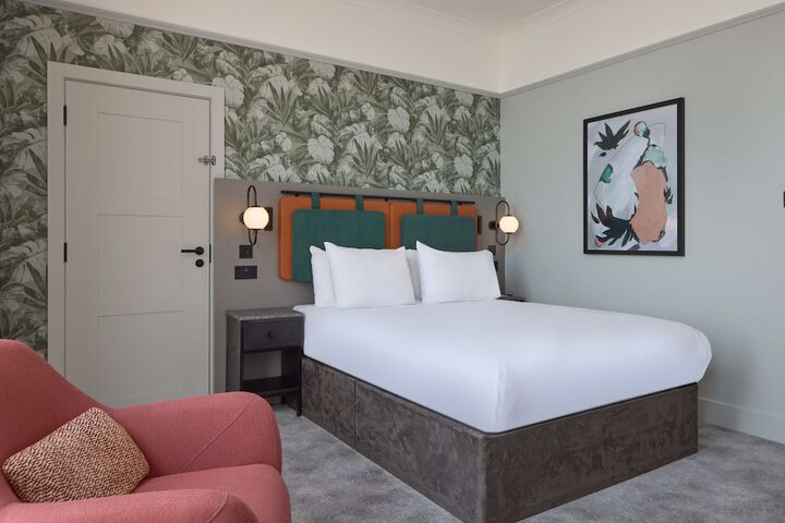 Room 93 of 182