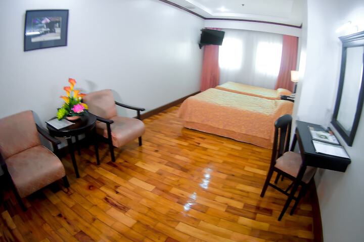 Room 11 of 105