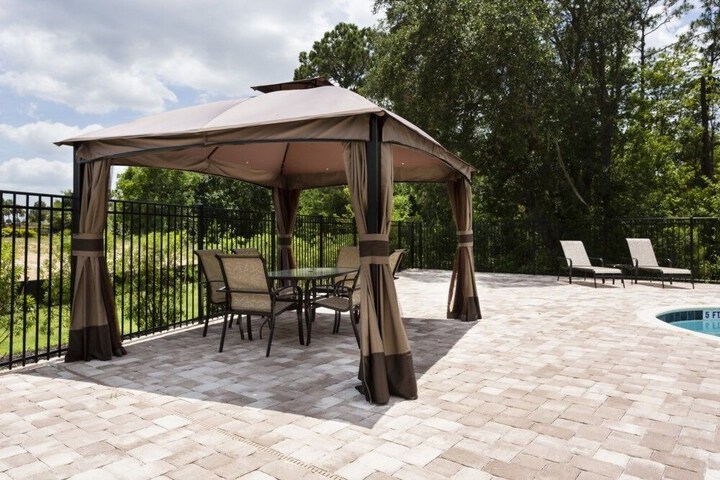 Hotel Exterior 34 of 37