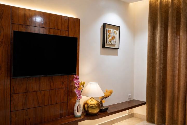 Room 5 of 28