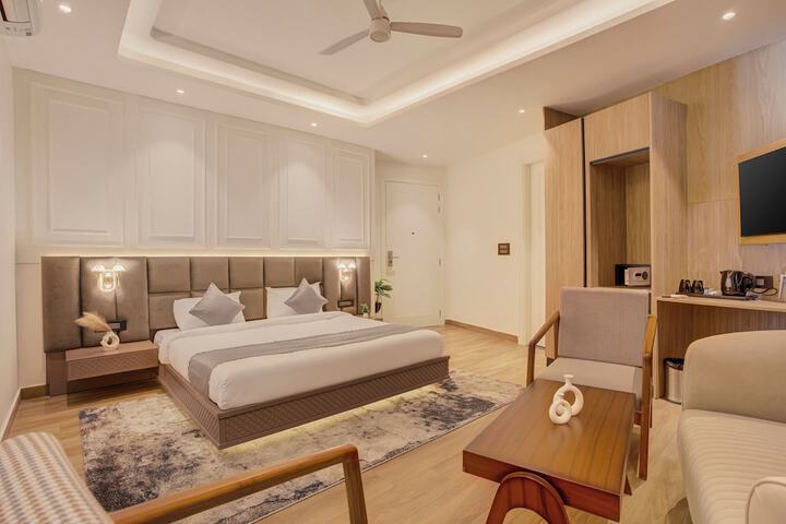 Room 4 of 33