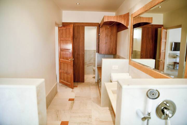 Room 16 of 37