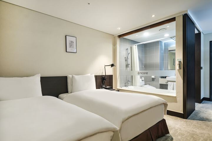 Room 10 of 63