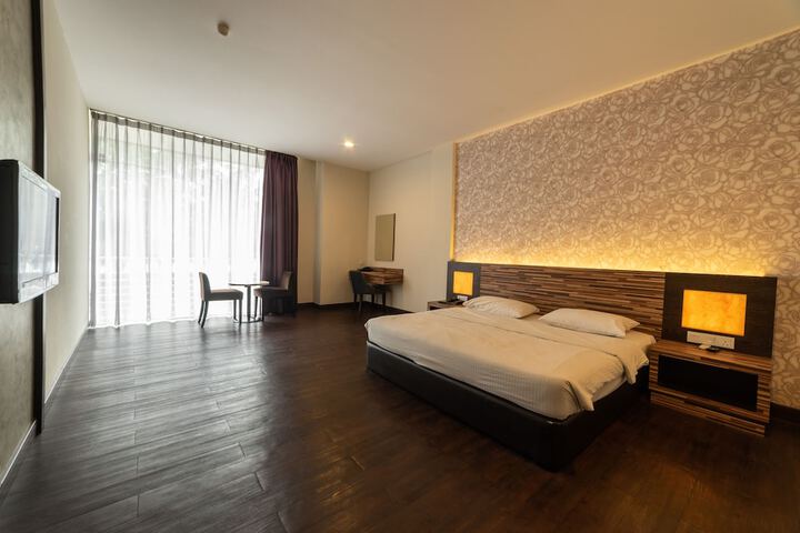 Room 13 of 23