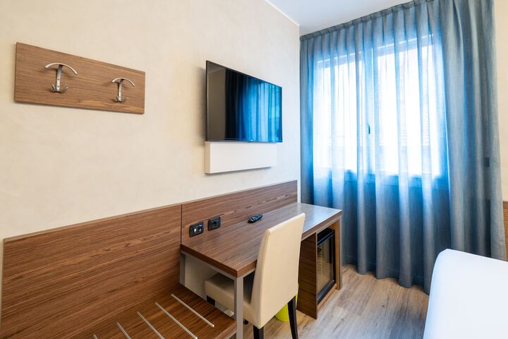 Room 42 of 101