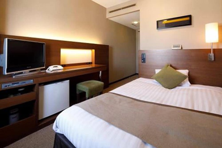Room 6 of 9