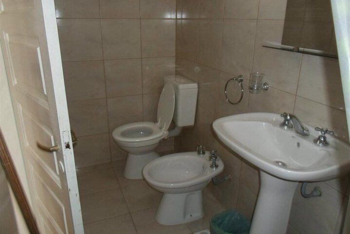 Room 7 of 12