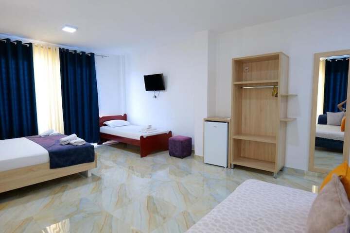 Room 6 of 50