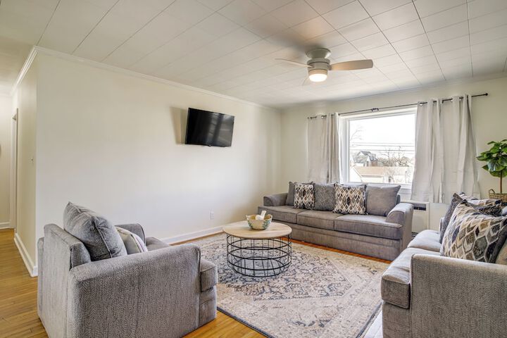 Cambridge Apt in Walkable Neighborhood