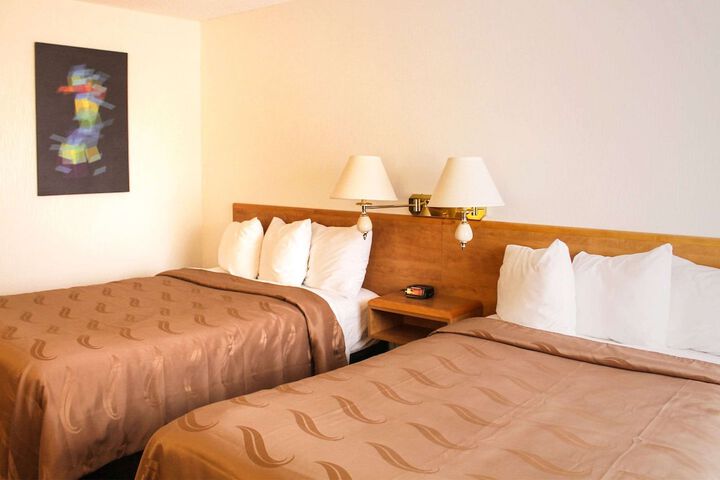 2 Double Beds (8 of 8)