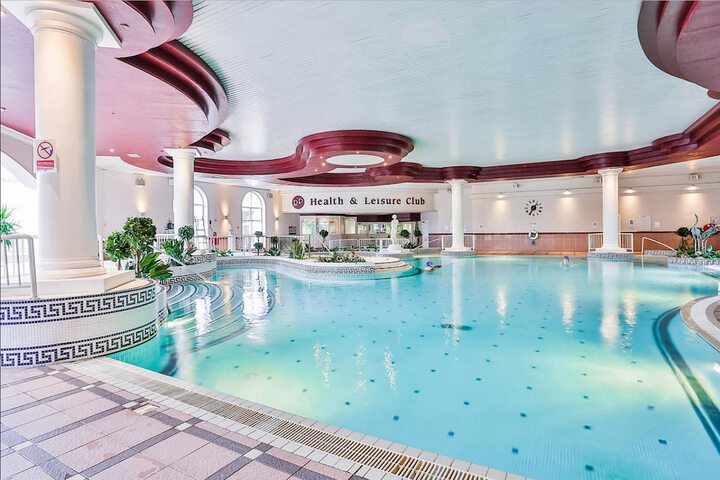 Pool Hotel