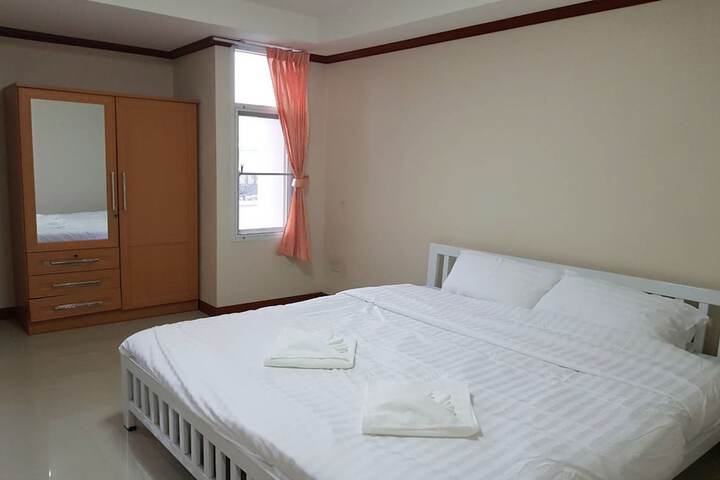 Room 3 of 34